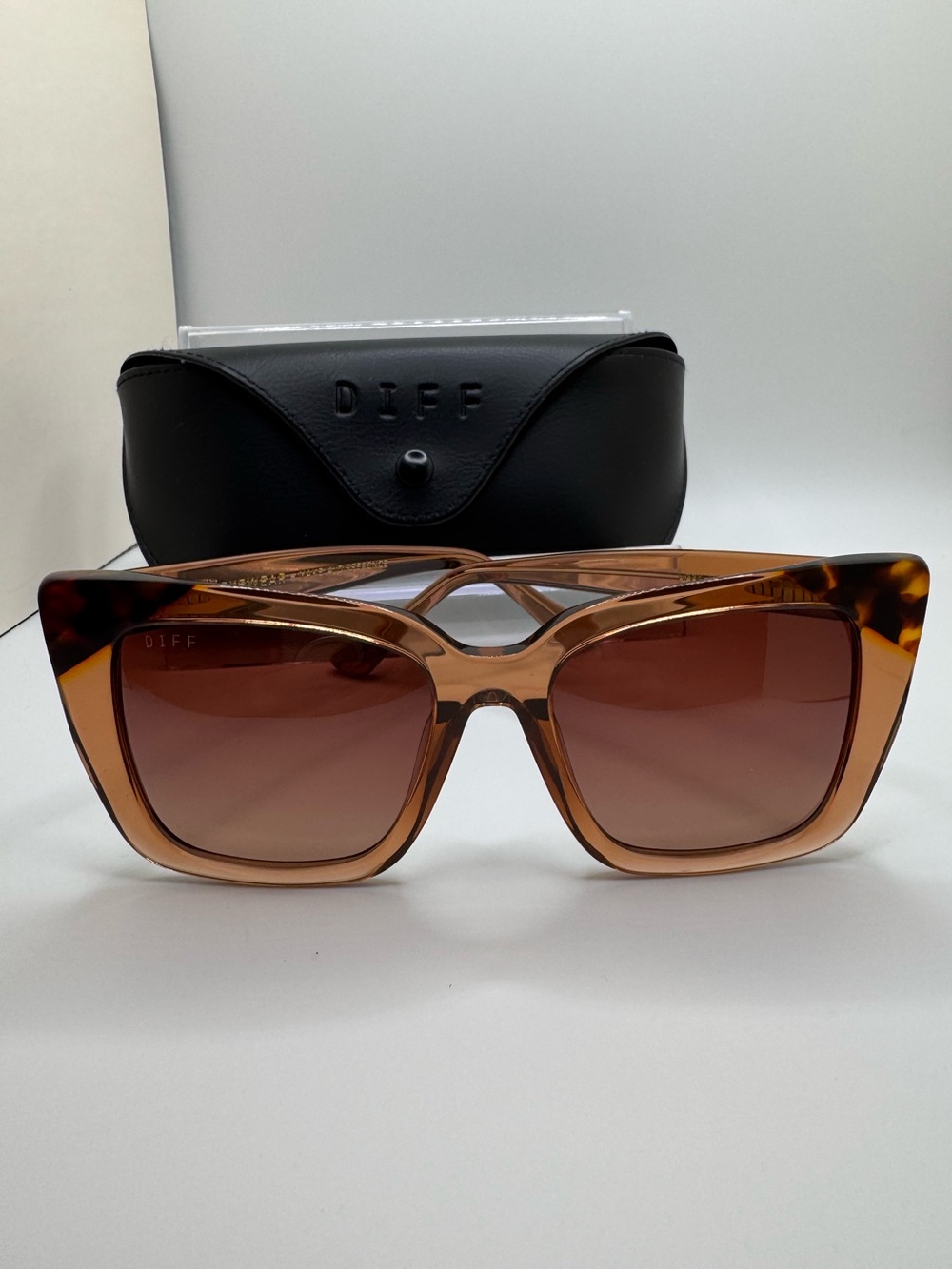 DIFF Women's Brown Tortoiseshell Square Sunglasses - Lizzy - Trendy and Gorgeous